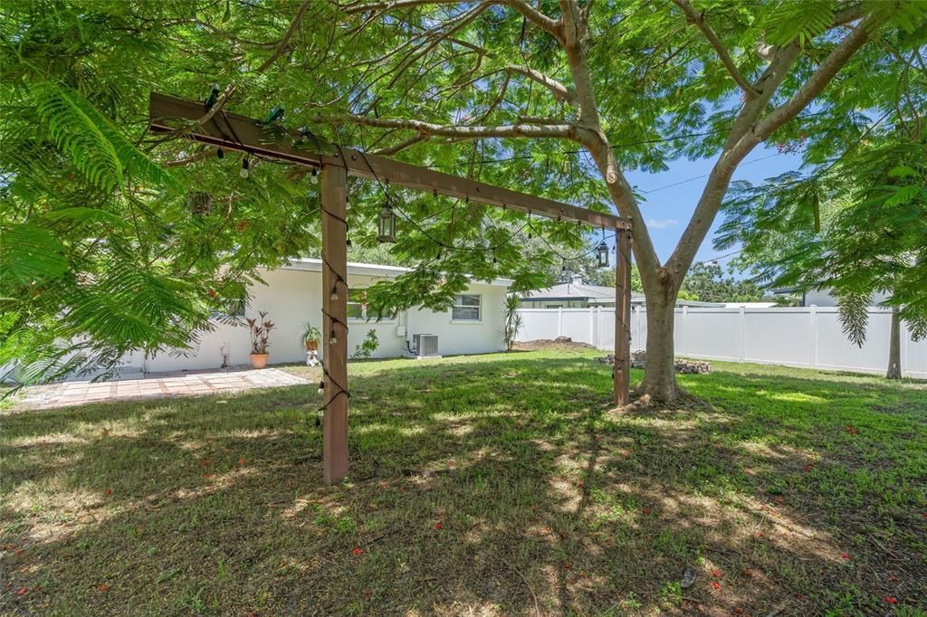 For Sale: $359,000 (3 beds, 2 baths, 1246 Square Feet)
