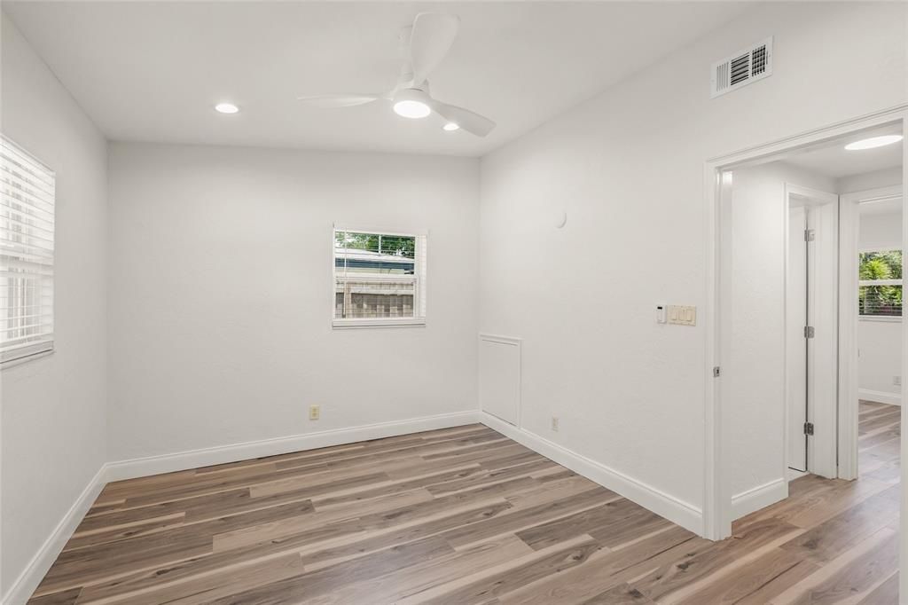 For Sale: $359,000 (3 beds, 2 baths, 1246 Square Feet)