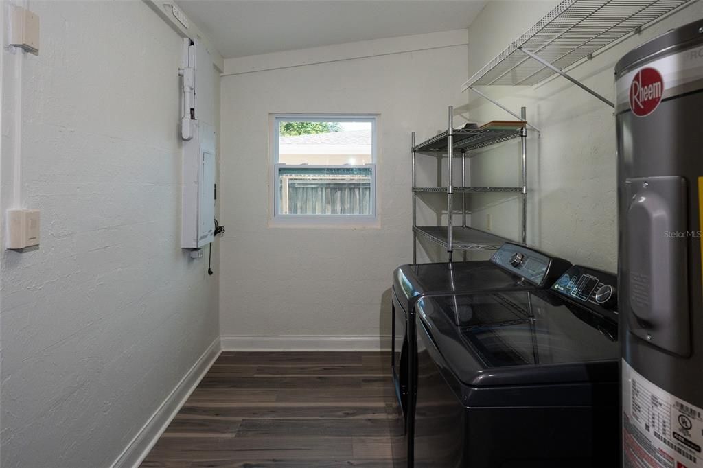 For Sale: $359,000 (3 beds, 2 baths, 1246 Square Feet)