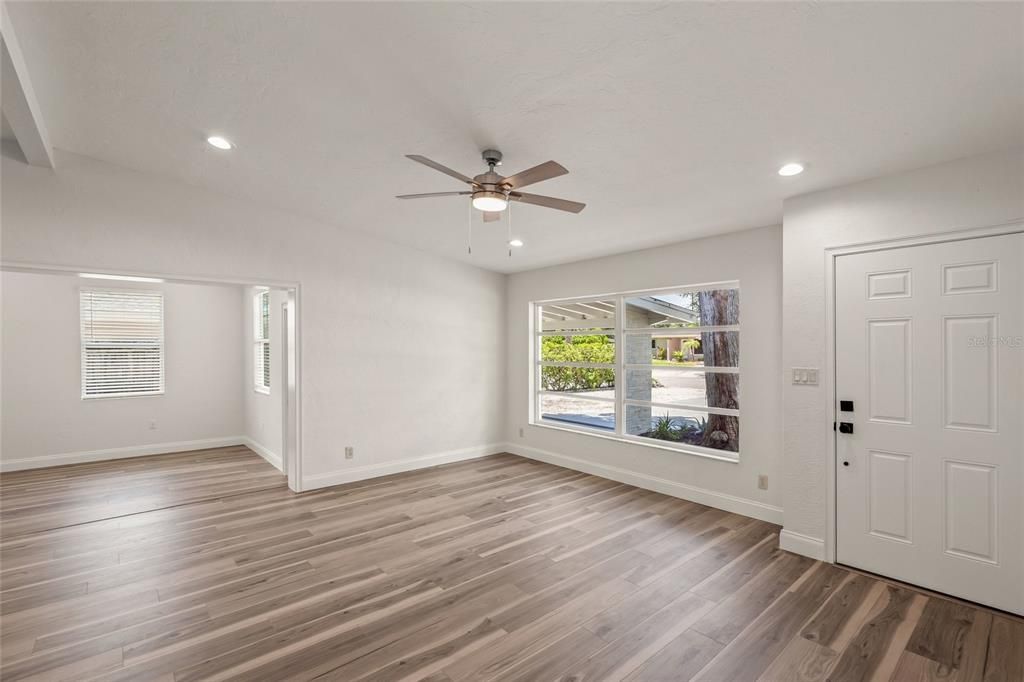 For Sale: $359,000 (3 beds, 2 baths, 1246 Square Feet)