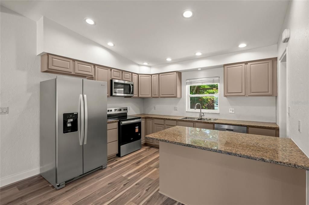 For Sale: $359,000 (3 beds, 2 baths, 1246 Square Feet)