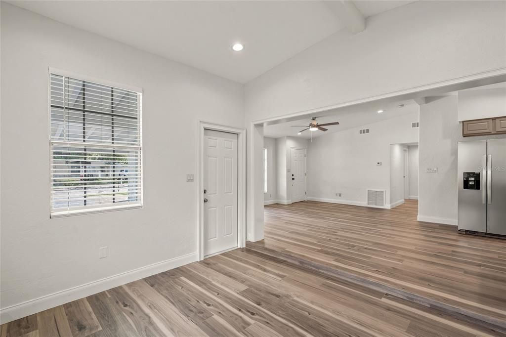 For Sale: $359,000 (3 beds, 2 baths, 1246 Square Feet)