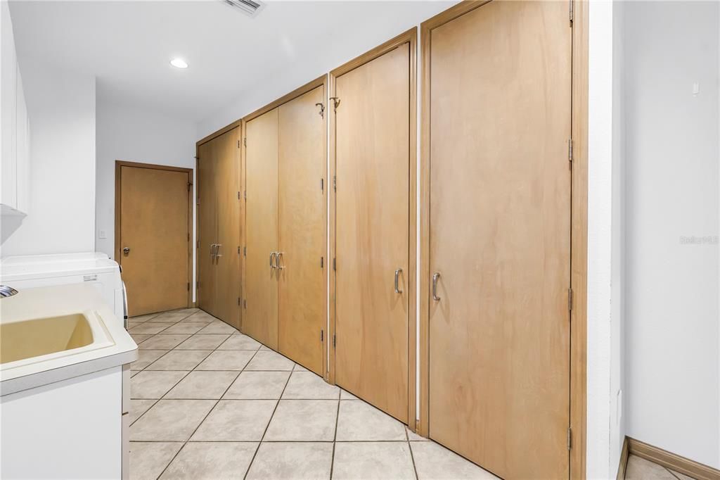 En Venta: $1,950,000 (3 camas, 3 baños, 3619 Pies cuadrados)