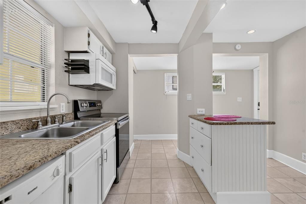 For Sale: $499,000 (3 beds, 2 baths, 1244 Square Feet)