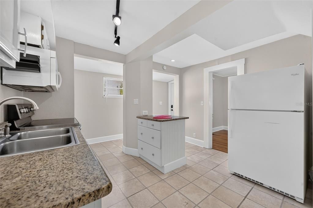 For Sale: $499,000 (3 beds, 2 baths, 1244 Square Feet)