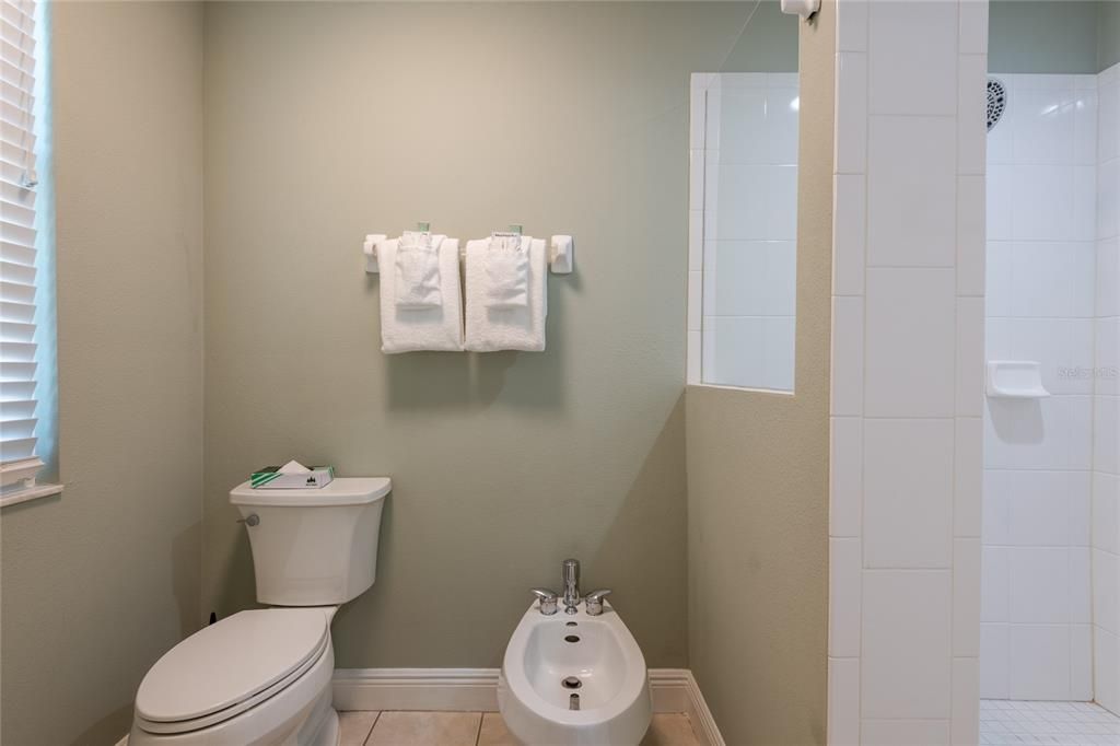 For Sale: $269,900 (2 beds, 2 baths, 1128 Square Feet)