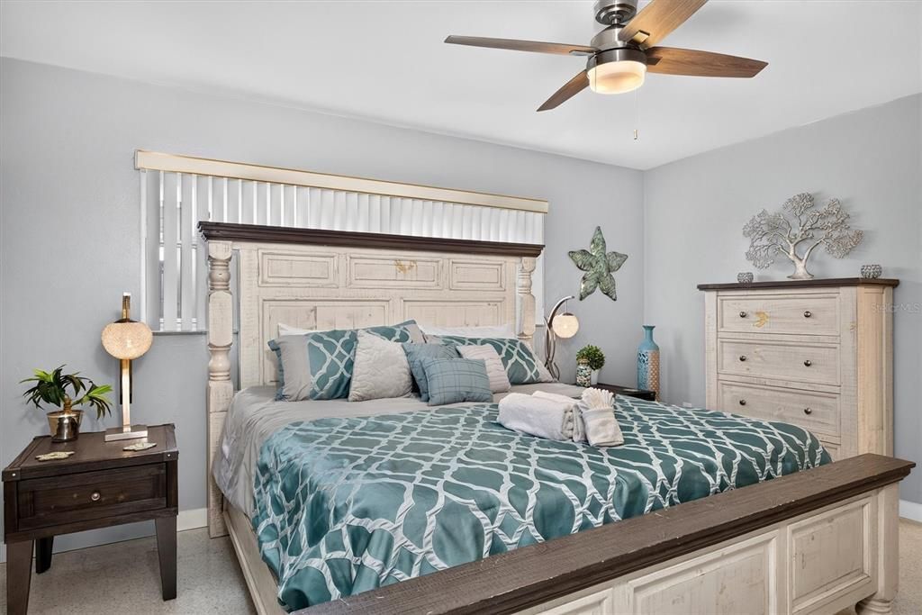 For Sale: $1,100,000 (3 beds, 3 baths, 1941 Square Feet)