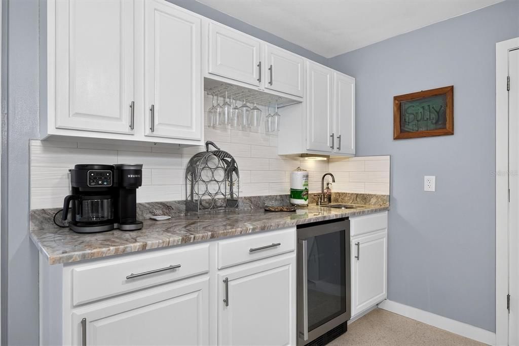 For Sale: $1,100,000 (3 beds, 3 baths, 1941 Square Feet)