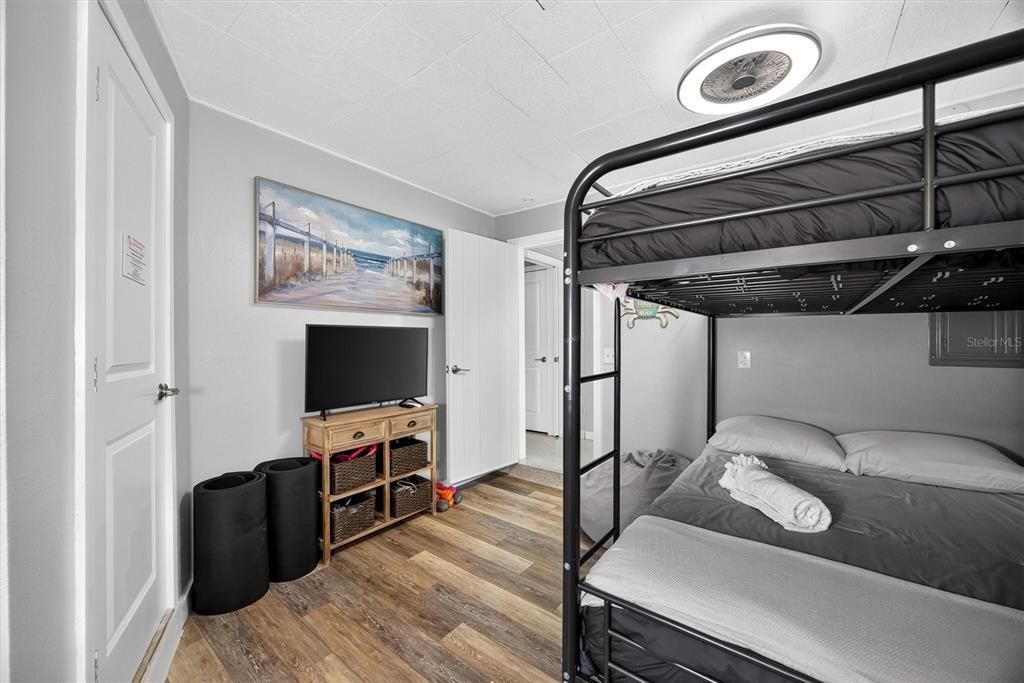 For Sale: $1,100,000 (3 beds, 3 baths, 1941 Square Feet)