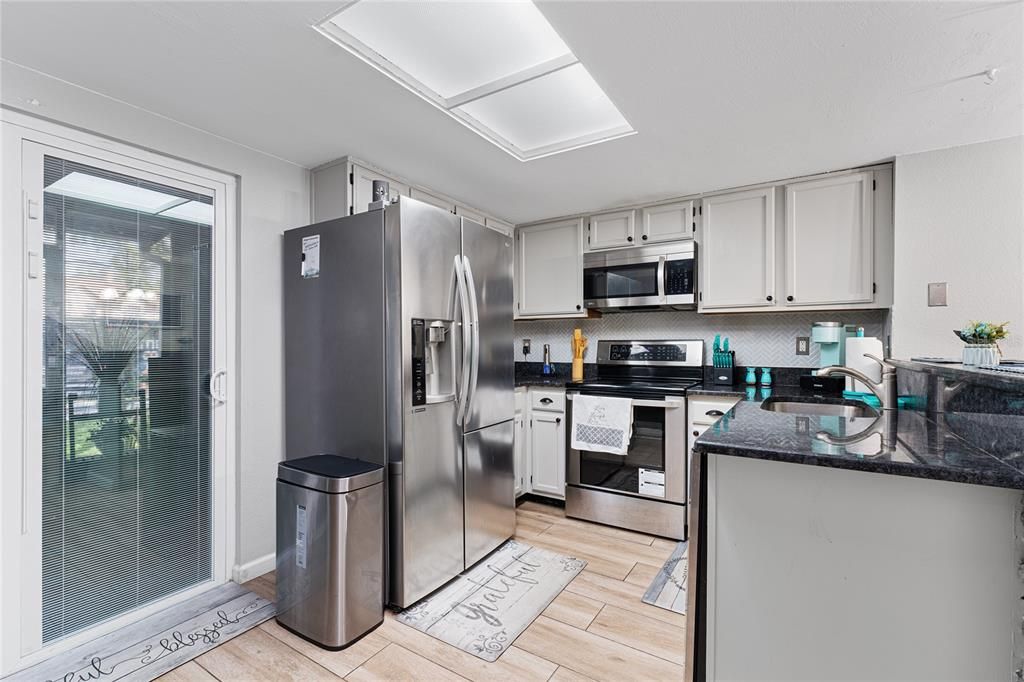 For Rent: $2,000 (2 beds, 2 baths, 1148 Square Feet)