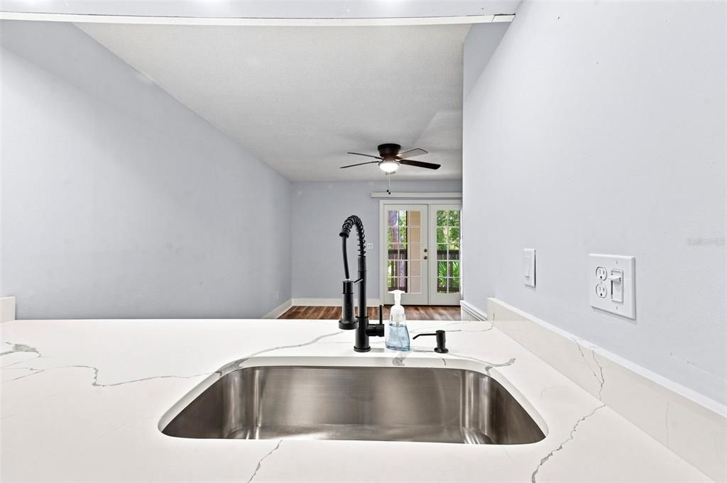 For Rent: $1,600 (1 beds, 1 baths, 550 Square Feet)