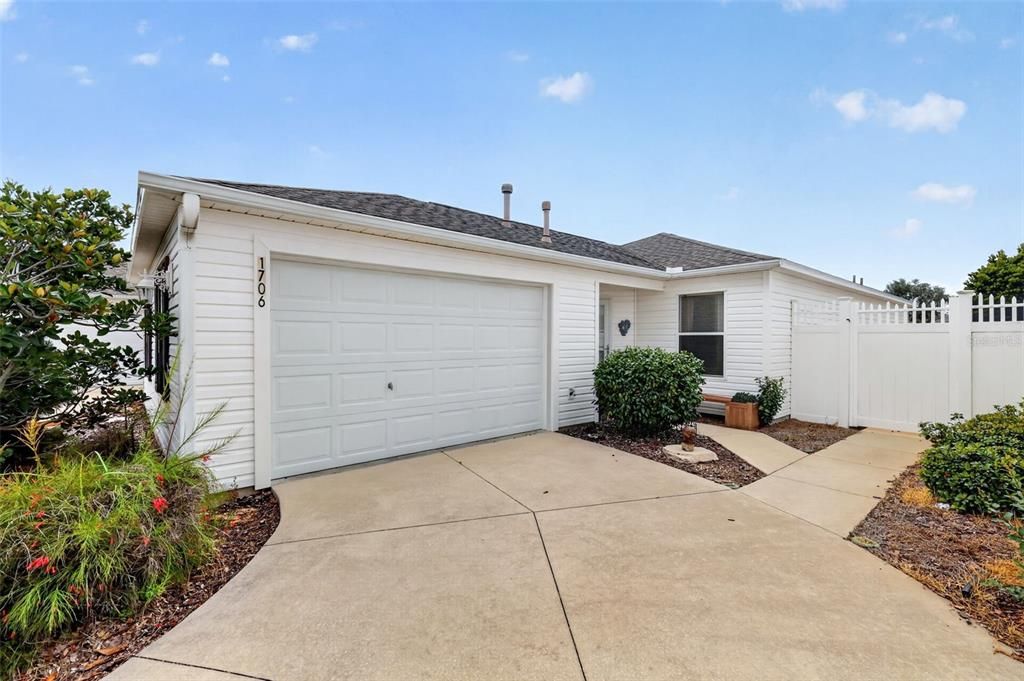 For Sale: $300,000 (2 beds, 2 baths, 1200 Square Feet)
