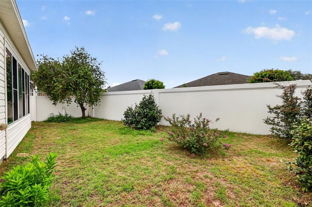 For Sale: $300,000 (2 beds, 2 baths, 1200 Square Feet)