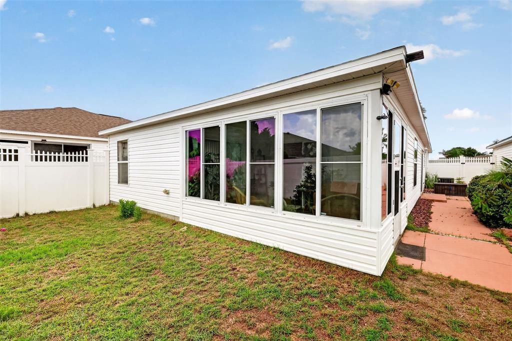For Sale: $300,000 (2 beds, 2 baths, 1200 Square Feet)
