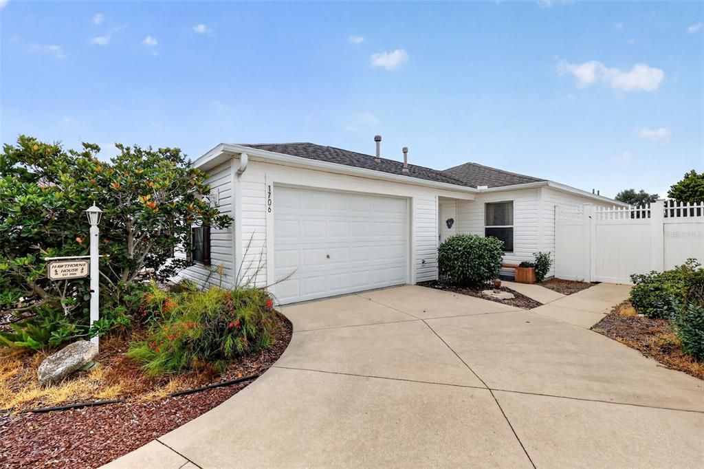 For Sale: $300,000 (2 beds, 2 baths, 1200 Square Feet)