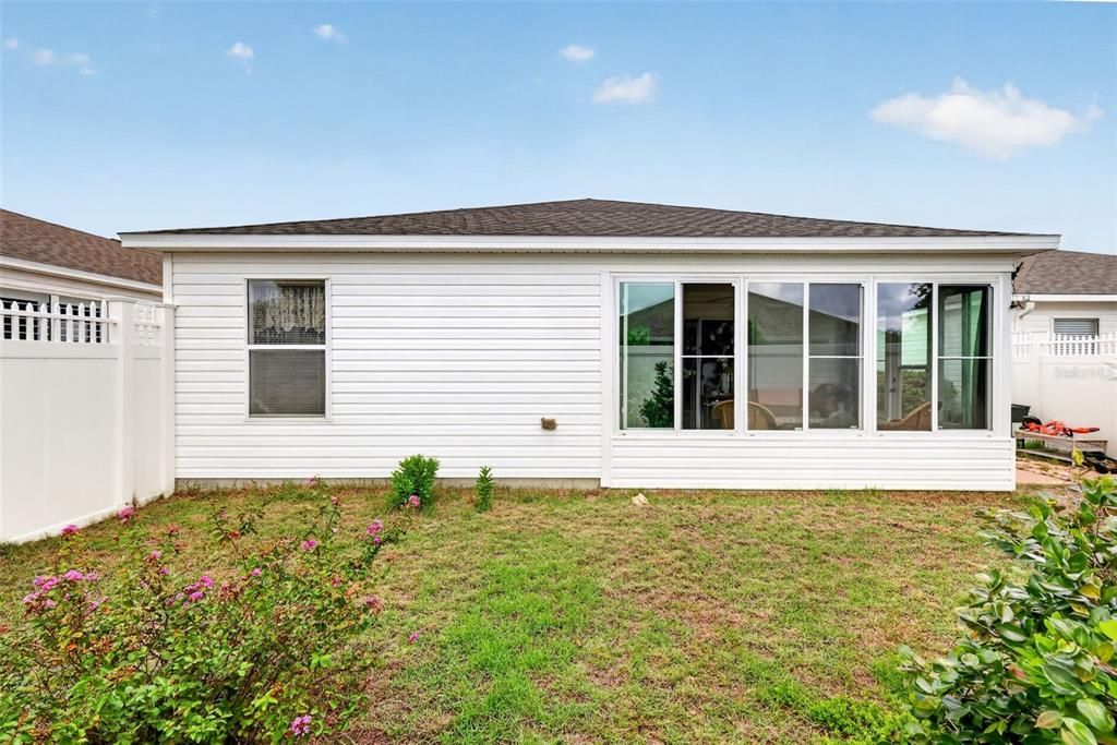 For Sale: $300,000 (2 beds, 2 baths, 1200 Square Feet)