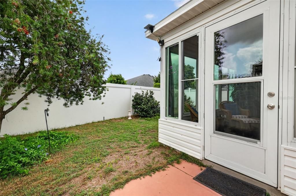 For Sale: $300,000 (2 beds, 2 baths, 1200 Square Feet)
