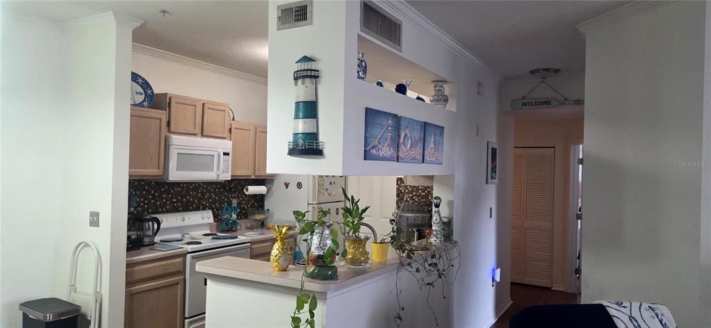 For Sale: $189,900 (1 beds, 1 baths, 868 Square Feet)