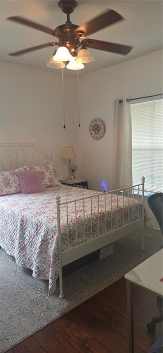 For Sale: $189,900 (1 beds, 1 baths, 868 Square Feet)