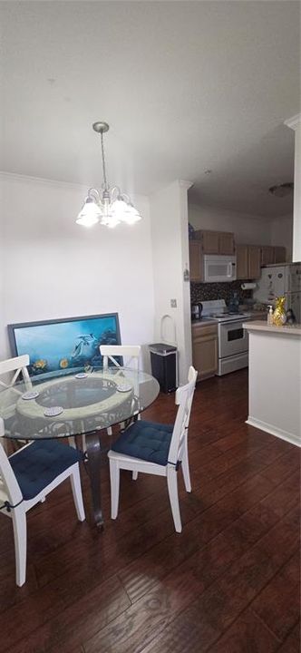 For Sale: $189,900 (1 beds, 1 baths, 868 Square Feet)