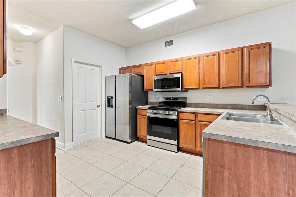 For Sale: $435,000 (4 beds, 3 baths, 2242 Square Feet)