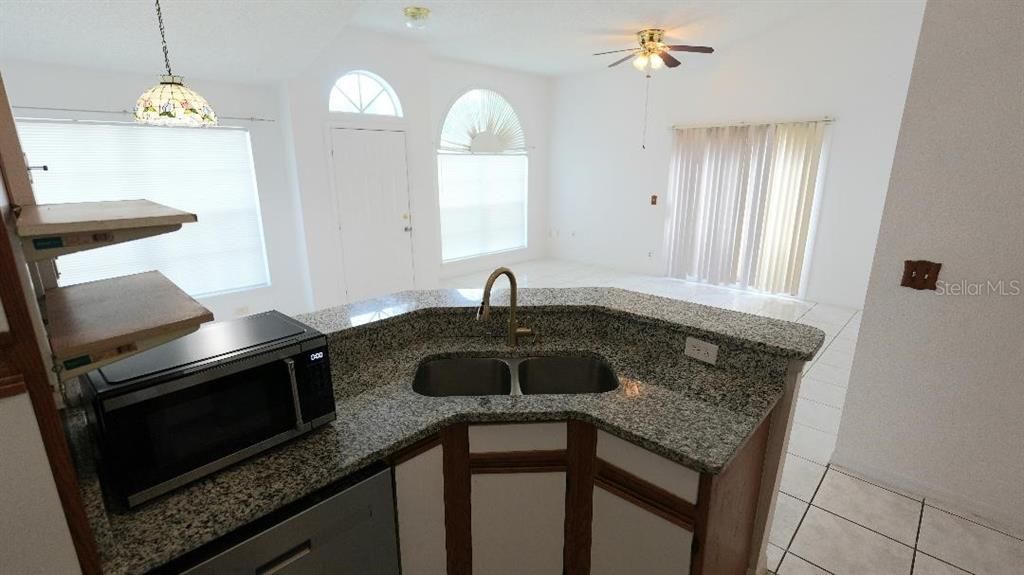 For Rent: $2,100 (3 beds, 2 baths, 1130 Square Feet)