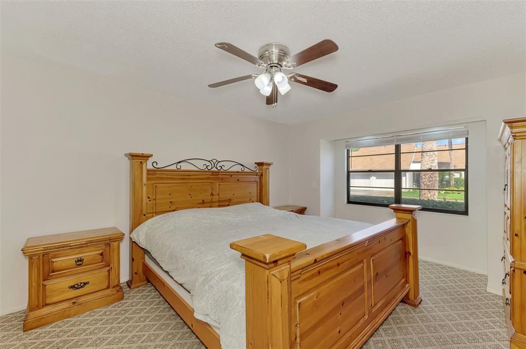 For Sale: $229,000 (2 beds, 2 baths, 1129 Square Feet)