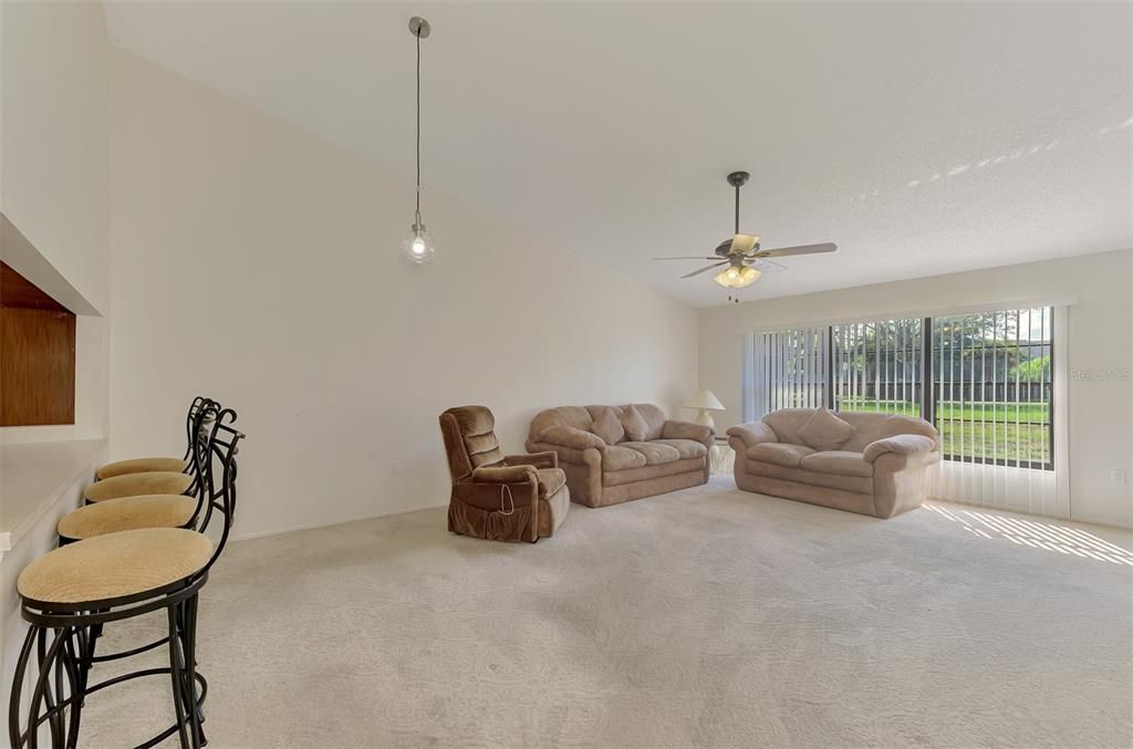 For Sale: $229,000 (2 beds, 2 baths, 1129 Square Feet)