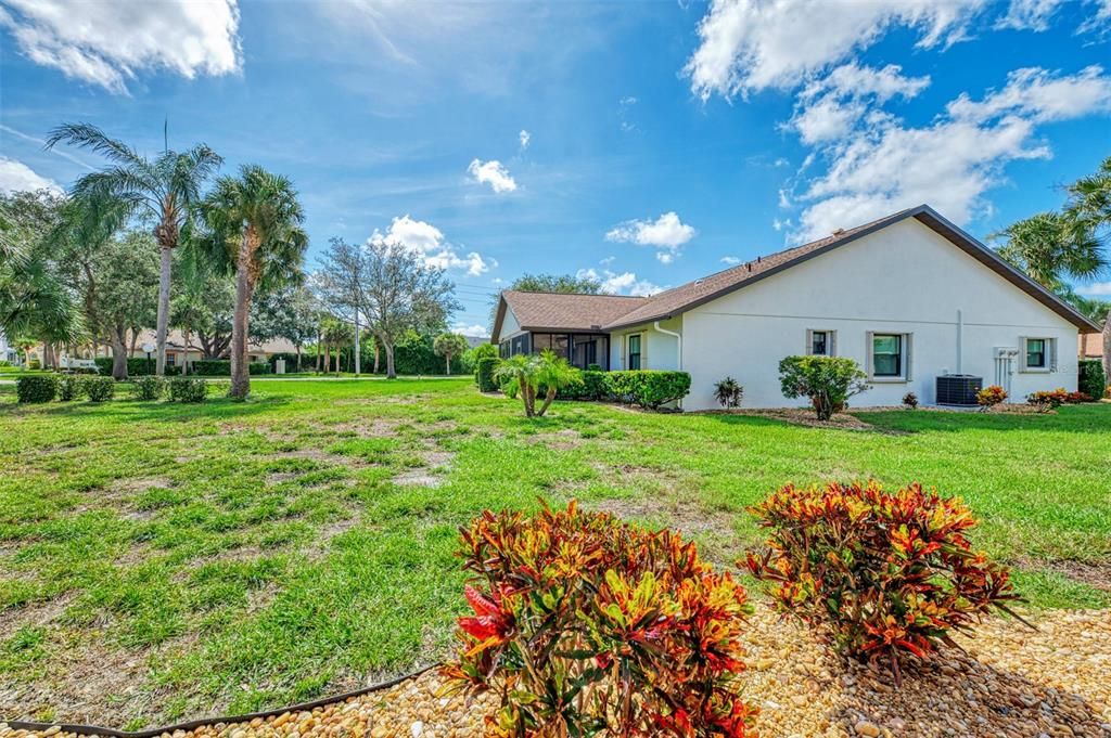 For Sale: $229,000 (2 beds, 2 baths, 1129 Square Feet)