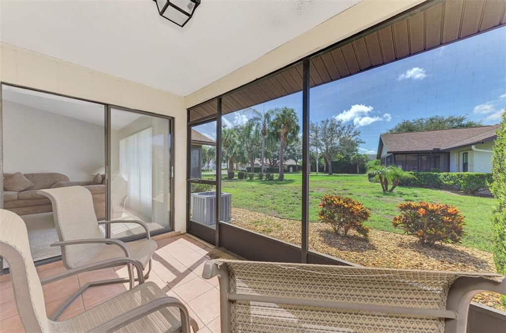 For Sale: $229,000 (2 beds, 2 baths, 1129 Square Feet)