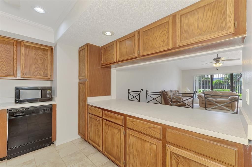 For Sale: $229,000 (2 beds, 2 baths, 1129 Square Feet)