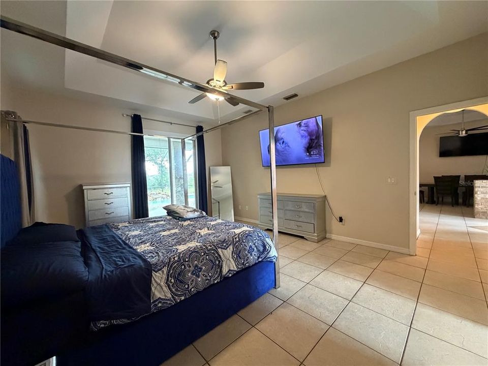 For Sale: $375,000 (3 beds, 3 baths, 2056 Square Feet)