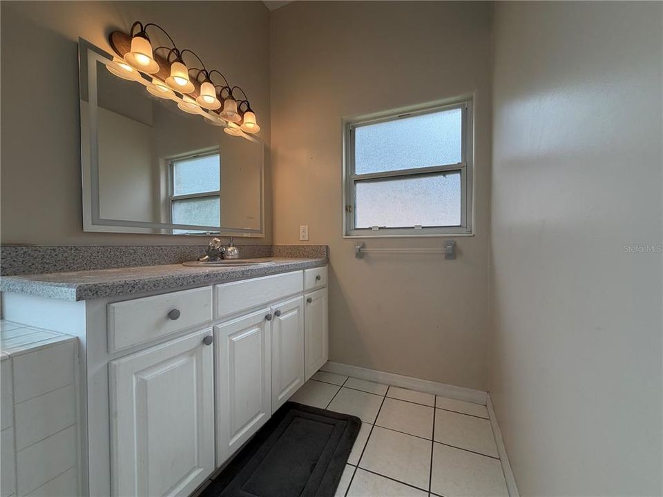For Sale: $375,000 (3 beds, 3 baths, 2056 Square Feet)