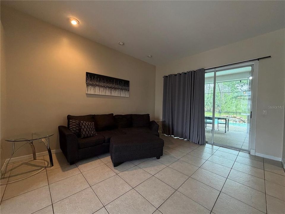 For Sale: $375,000 (3 beds, 3 baths, 2056 Square Feet)