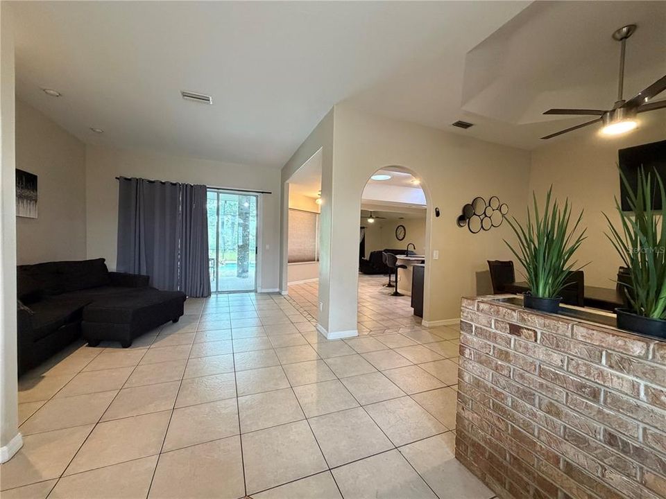 For Sale: $375,000 (3 beds, 3 baths, 2056 Square Feet)
