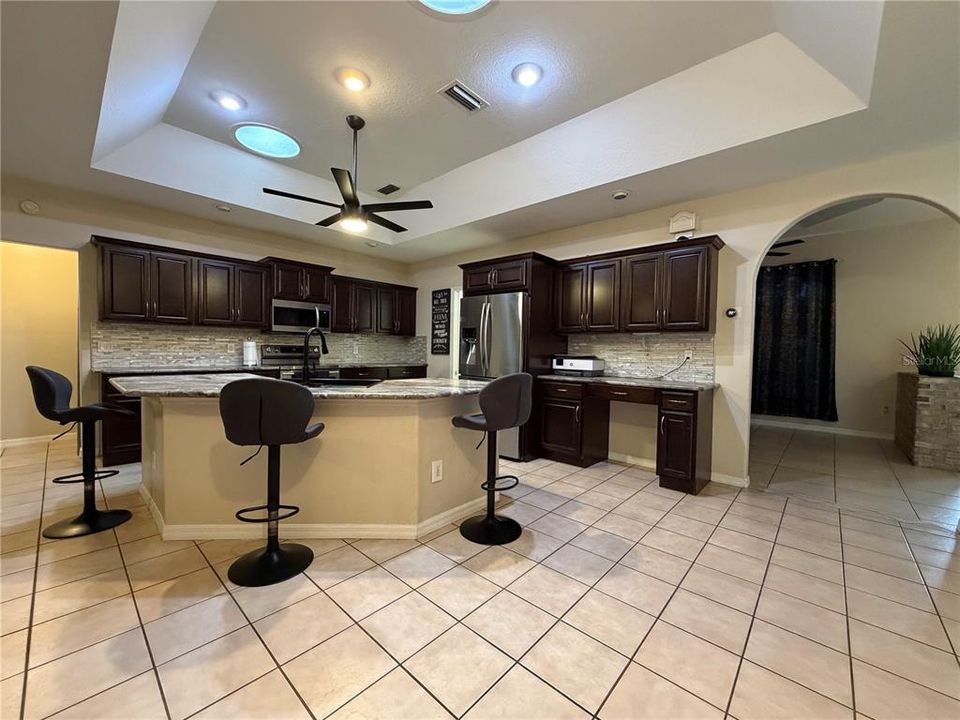 For Sale: $375,000 (3 beds, 3 baths, 2056 Square Feet)