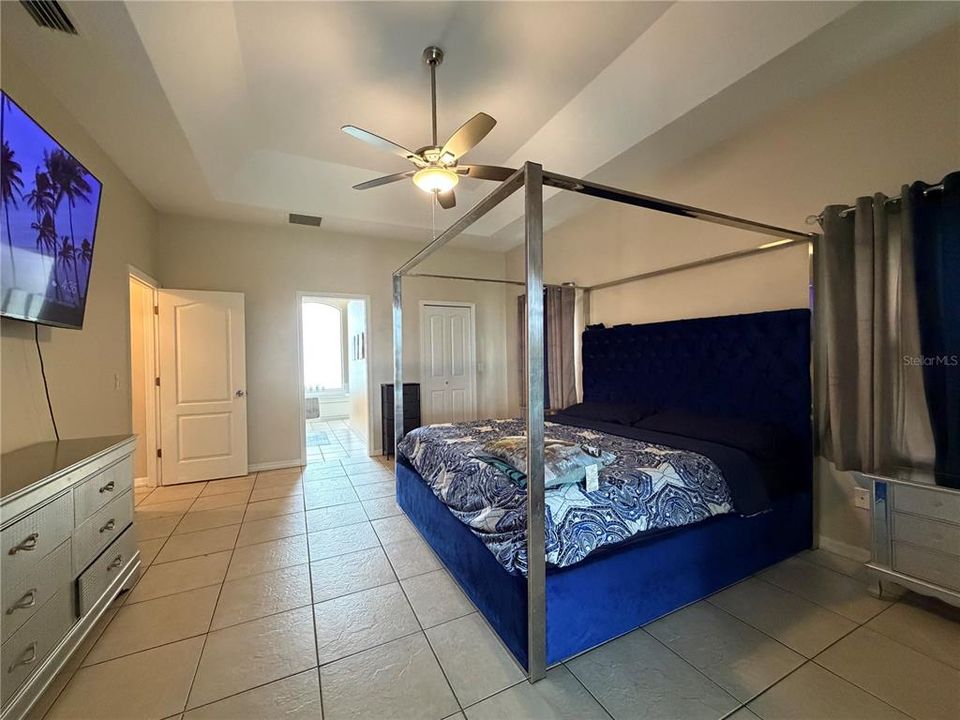 For Sale: $375,000 (3 beds, 3 baths, 2056 Square Feet)