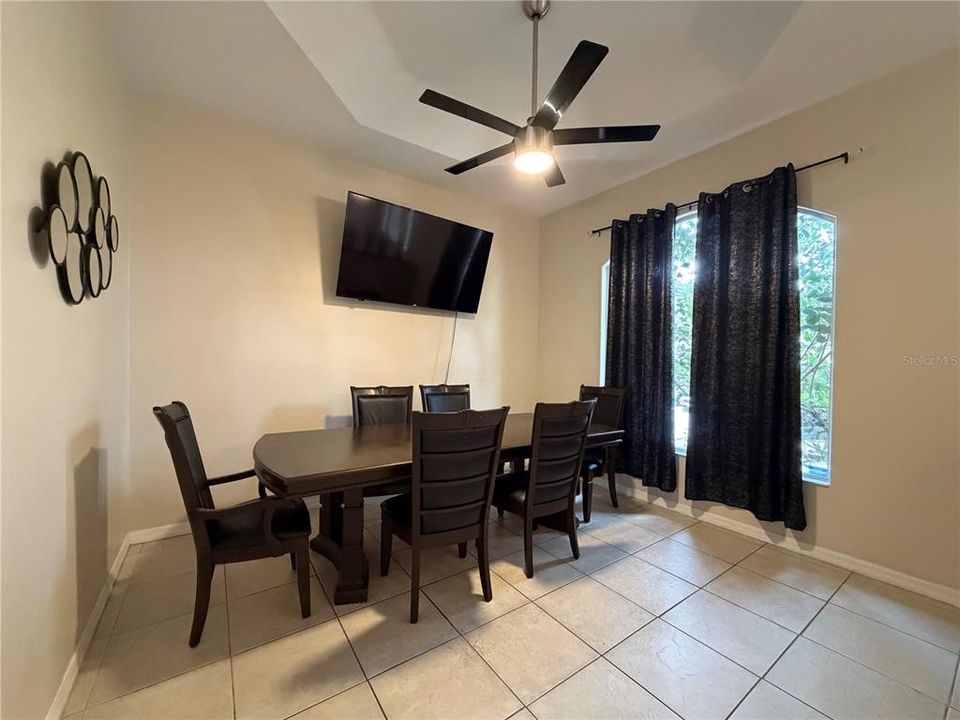 For Sale: $375,000 (3 beds, 3 baths, 2056 Square Feet)