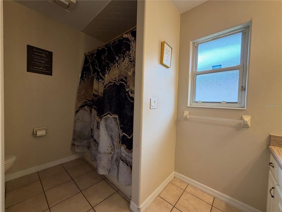 For Sale: $375,000 (3 beds, 3 baths, 2056 Square Feet)