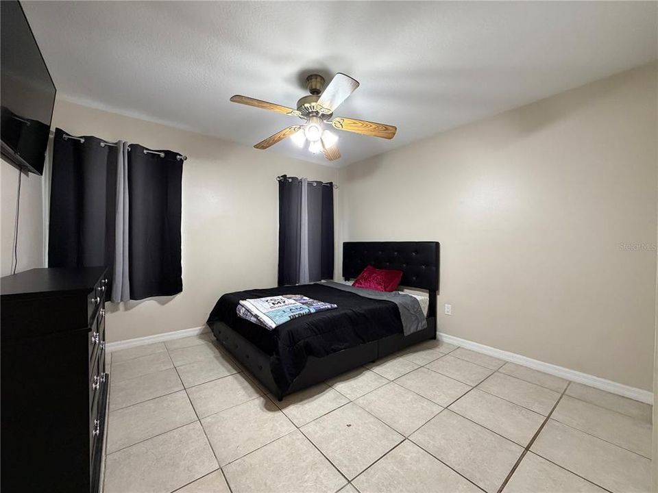 For Sale: $375,000 (3 beds, 3 baths, 2056 Square Feet)