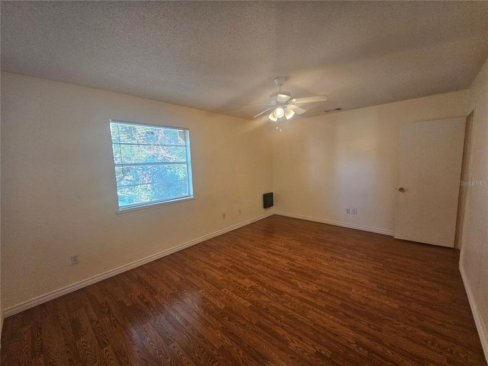 For Rent: $2,000 (3 beds, 2 baths, 1588 Square Feet)