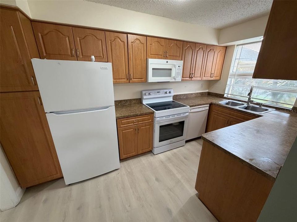 For Rent: $2,000 (3 beds, 2 baths, 1588 Square Feet)