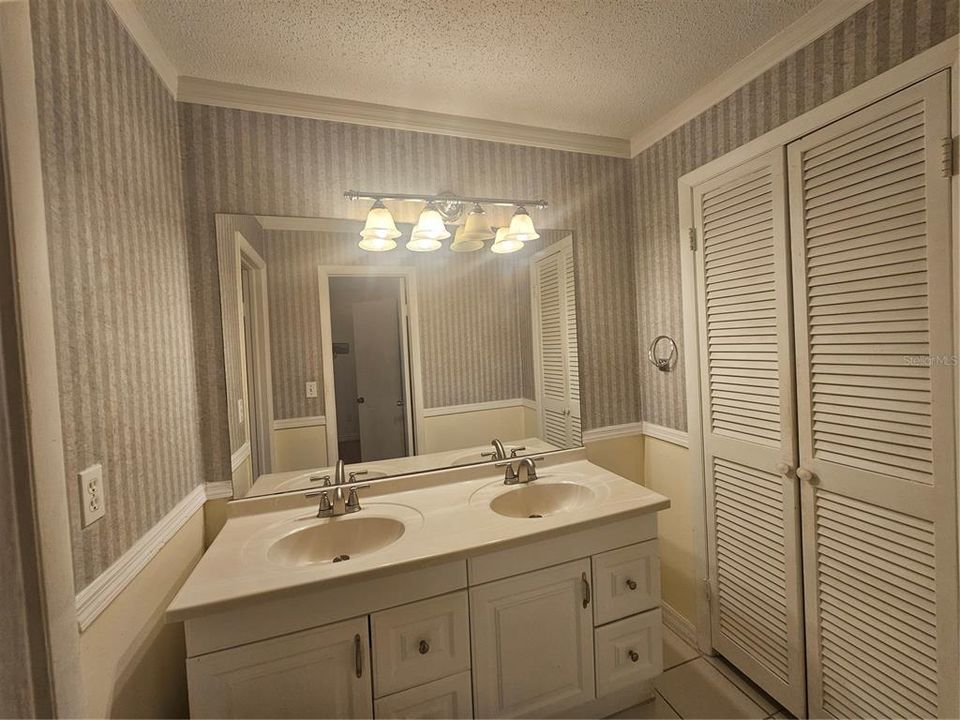 For Rent: $2,000 (3 beds, 2 baths, 1588 Square Feet)