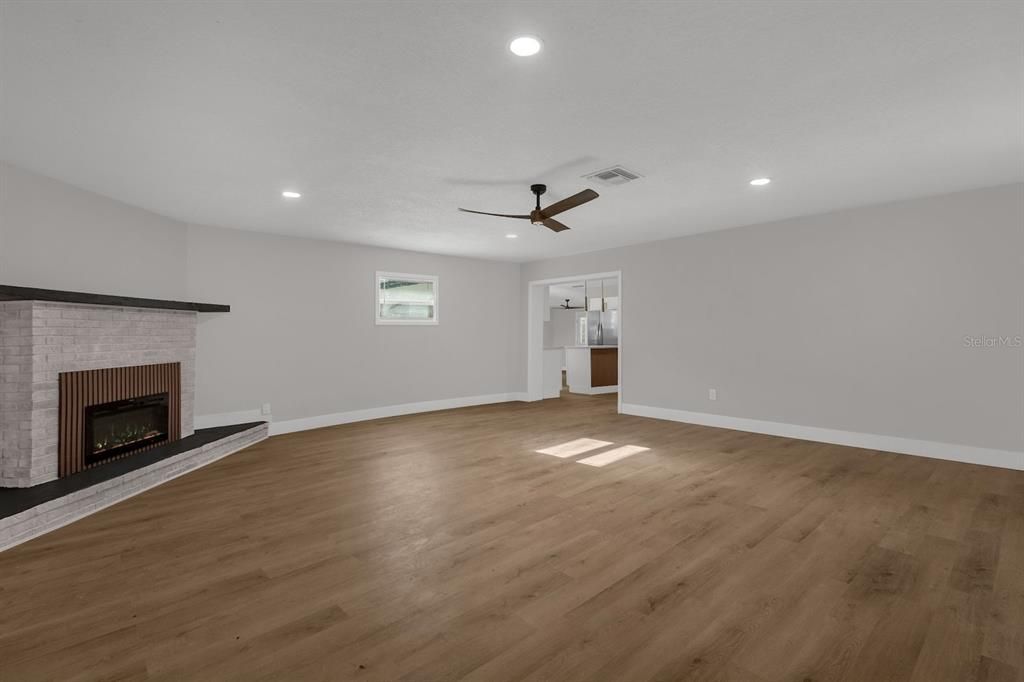 For Sale: $299,000 (3 beds, 2 baths, 1849 Square Feet)