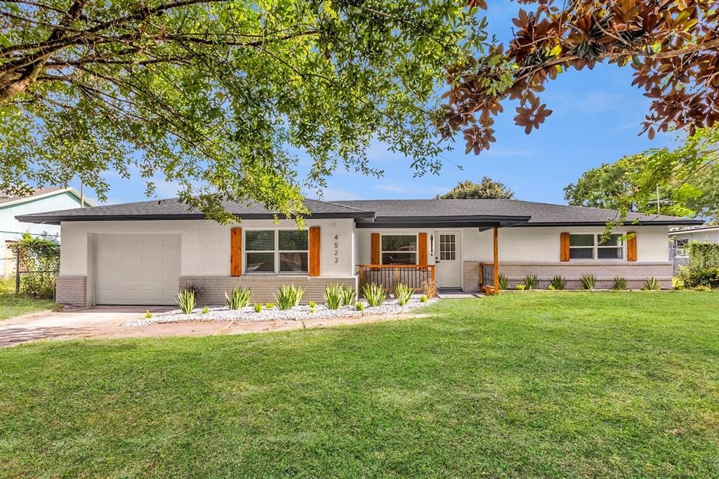 For Sale: $299,000 (3 beds, 2 baths, 1849 Square Feet)