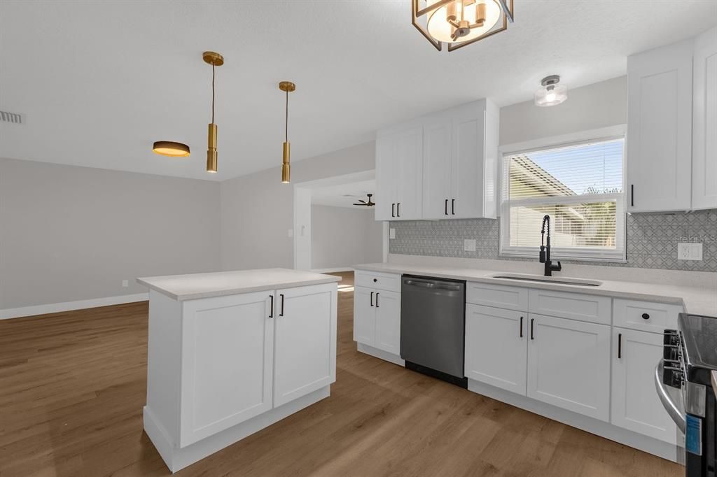 For Sale: $299,000 (3 beds, 2 baths, 1849 Square Feet)