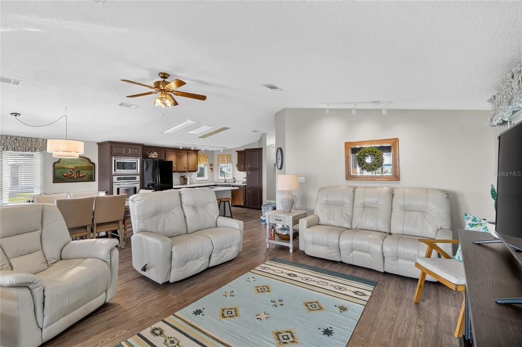 For Sale: $429,000 (2 beds, 2 baths, 1456 Square Feet)
