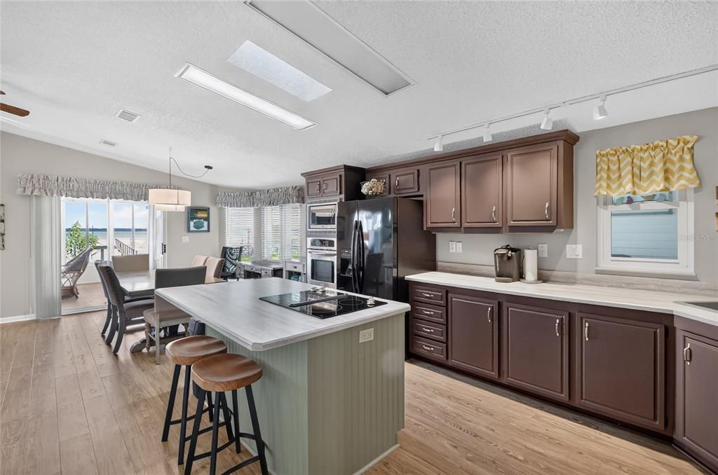 For Sale: $429,000 (2 beds, 2 baths, 1456 Square Feet)