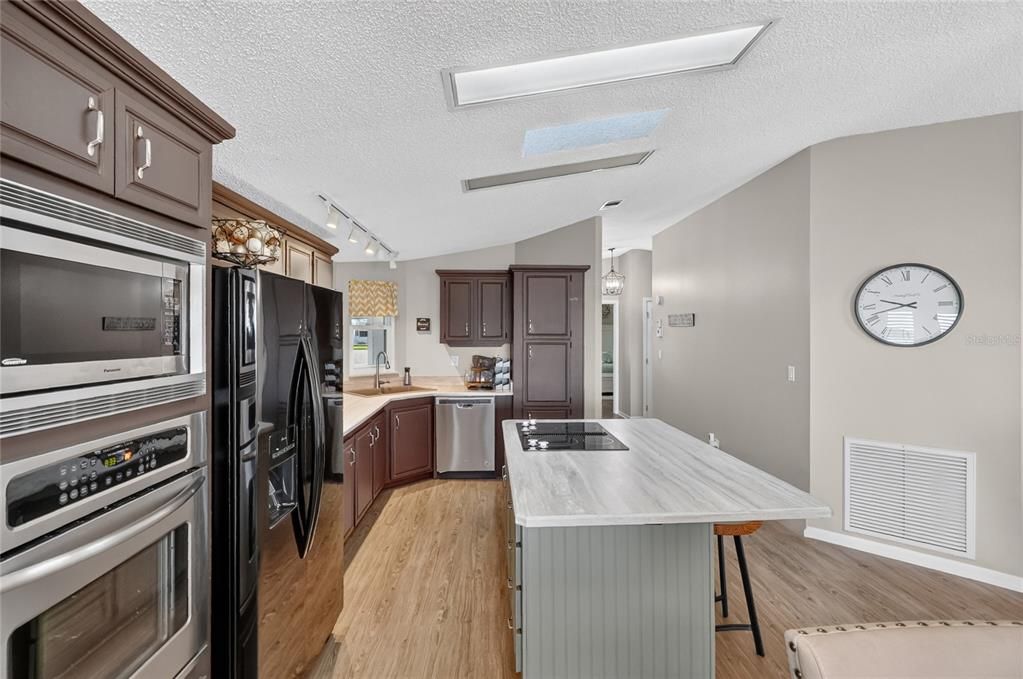 For Sale: $429,000 (2 beds, 2 baths, 1456 Square Feet)