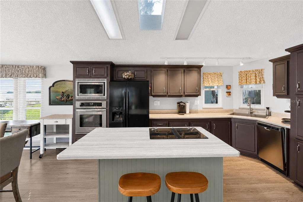 For Sale: $429,000 (2 beds, 2 baths, 1456 Square Feet)